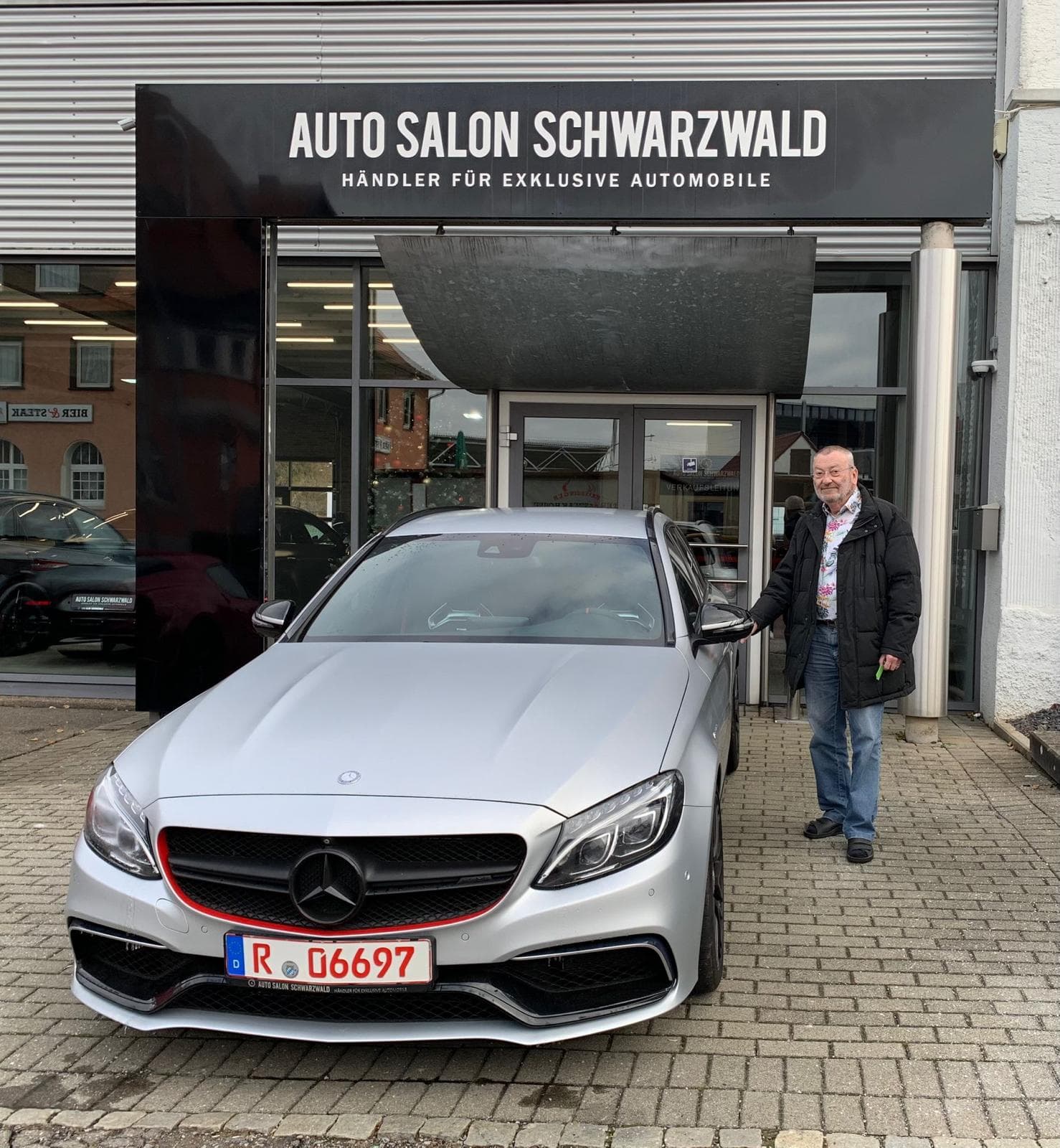 Fahrzeugübergabe bei Auto Salon Schwarzwald 13